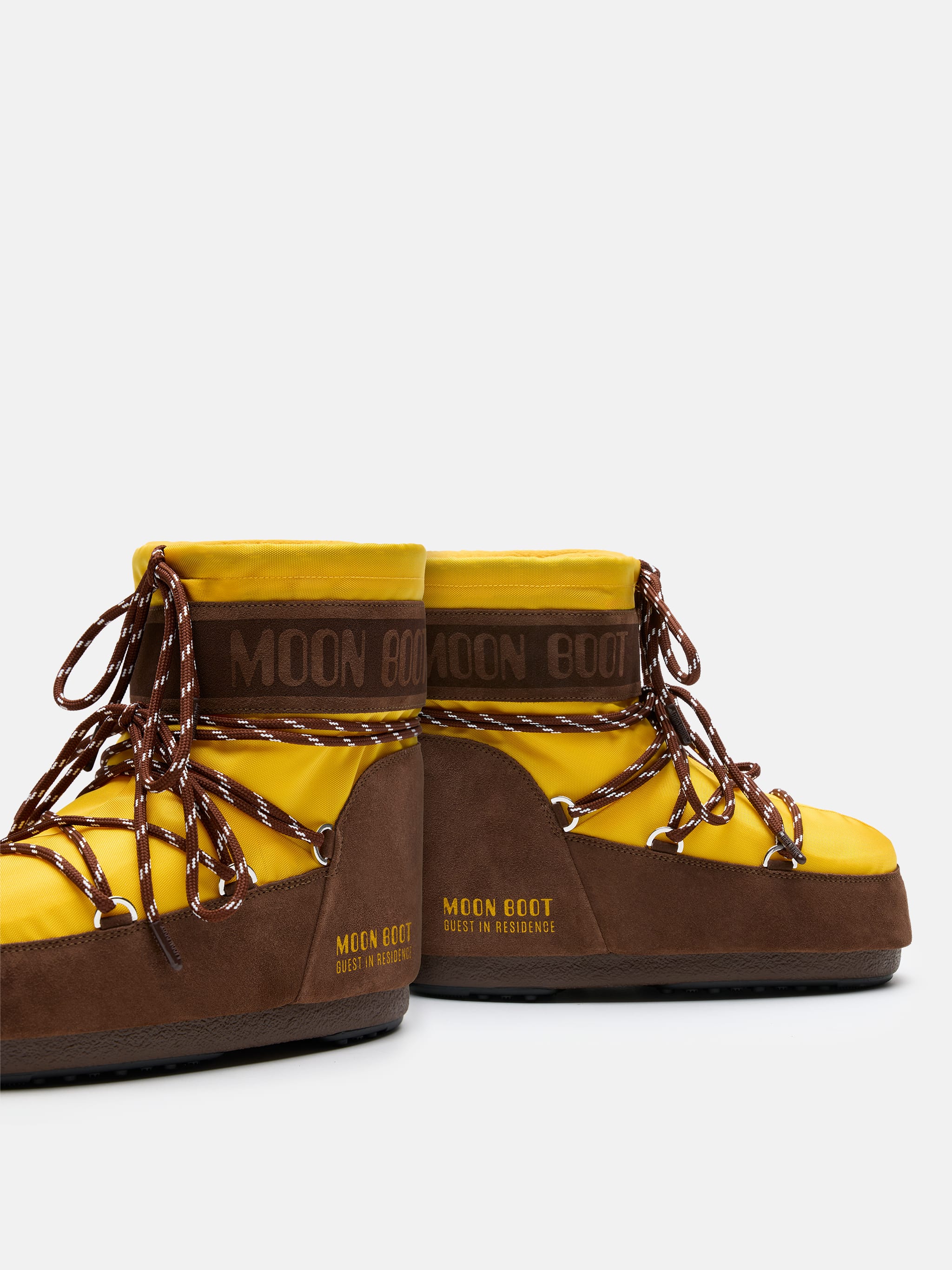 BOTAS MOON BOOT X GUEST IN RESIDENCE ICON LOW NYLON GIRAFALEJO Y CACAO