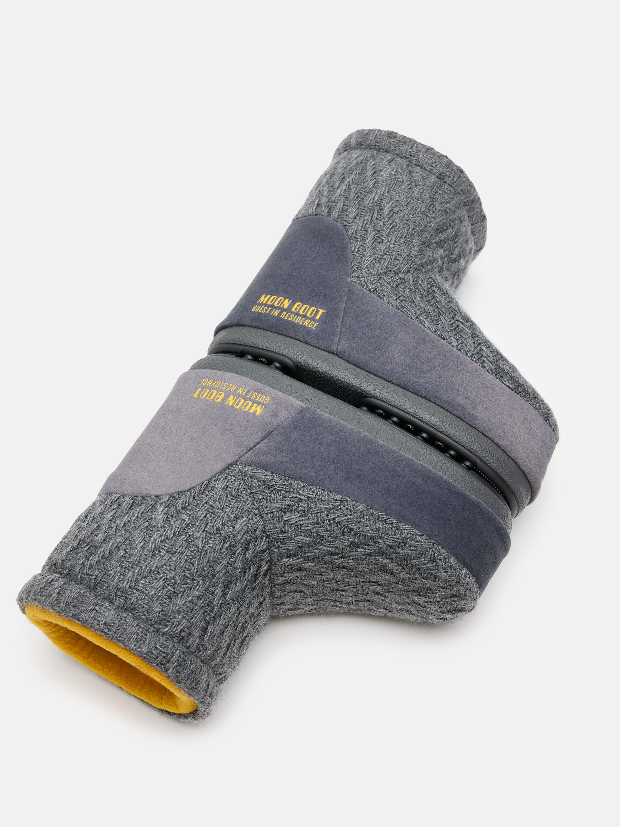 BOTAS DE LANA SIN CORDONES GREY ICONO MOON BOOT X GUEST IN RESIDENCE