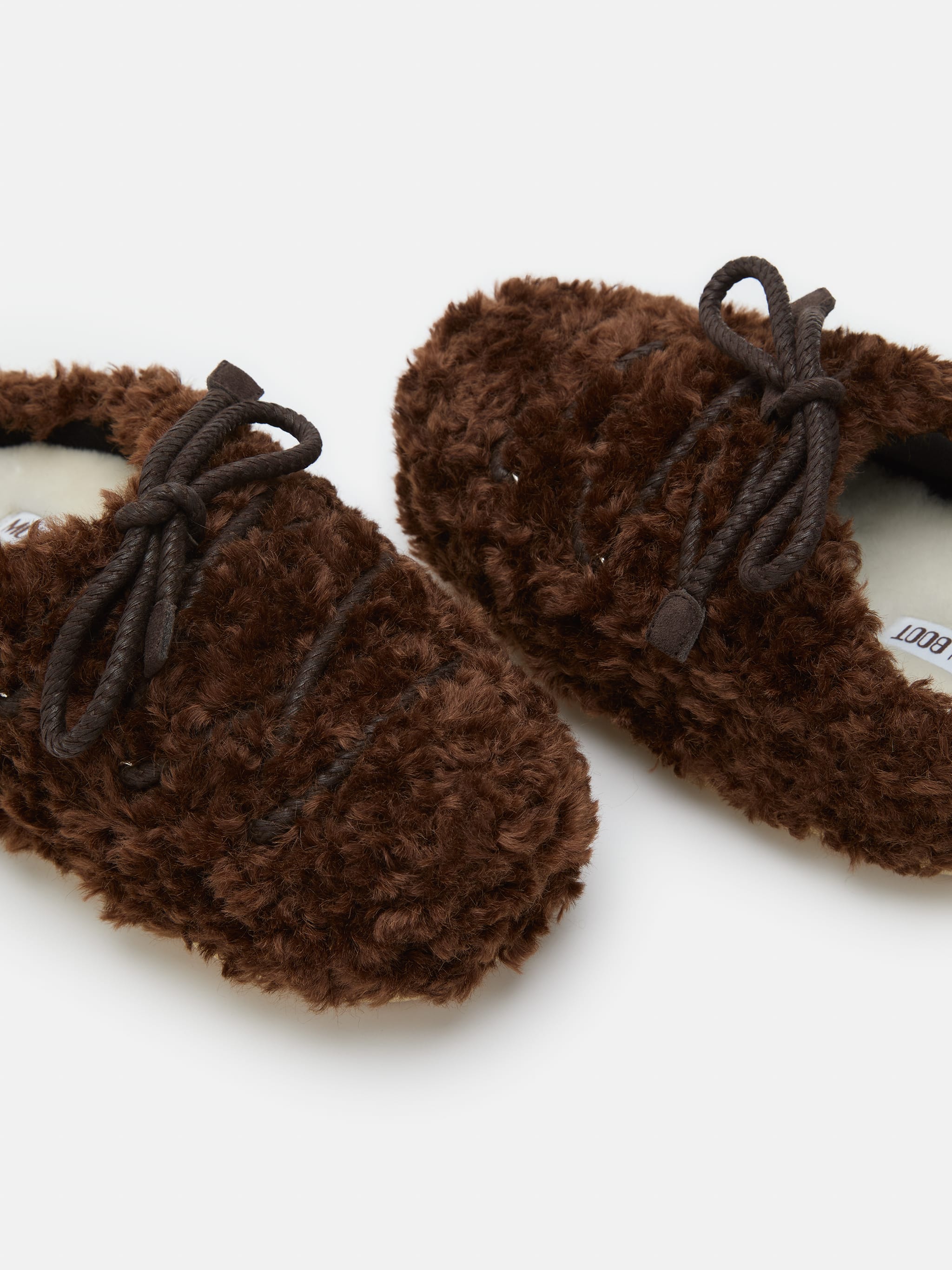 MULES RIZOS MARRÓN OSCURO EVX