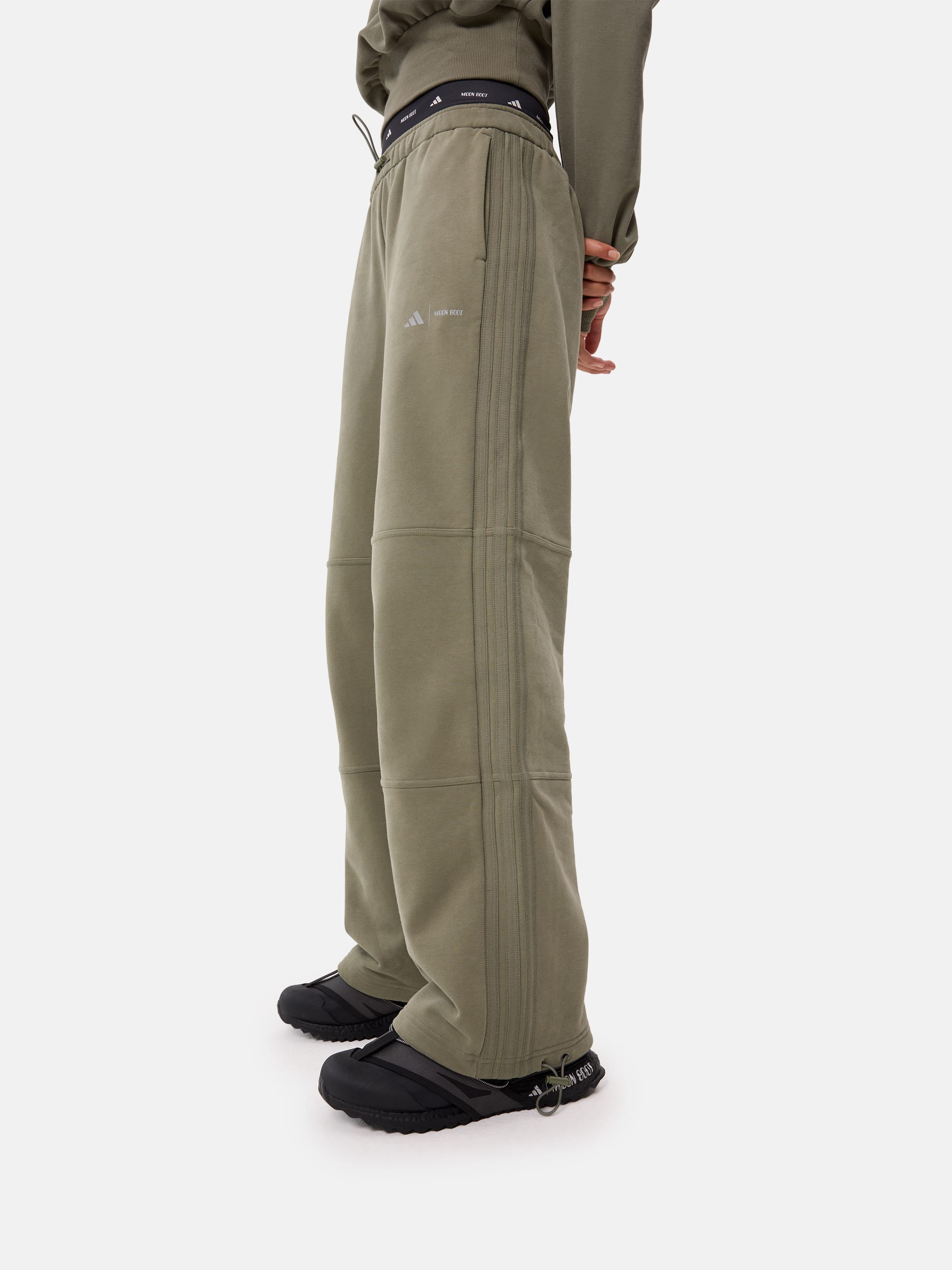 PANTALONES DE TRAJE DE DEPORTE ADIDAS X MOON BOOT KAKI