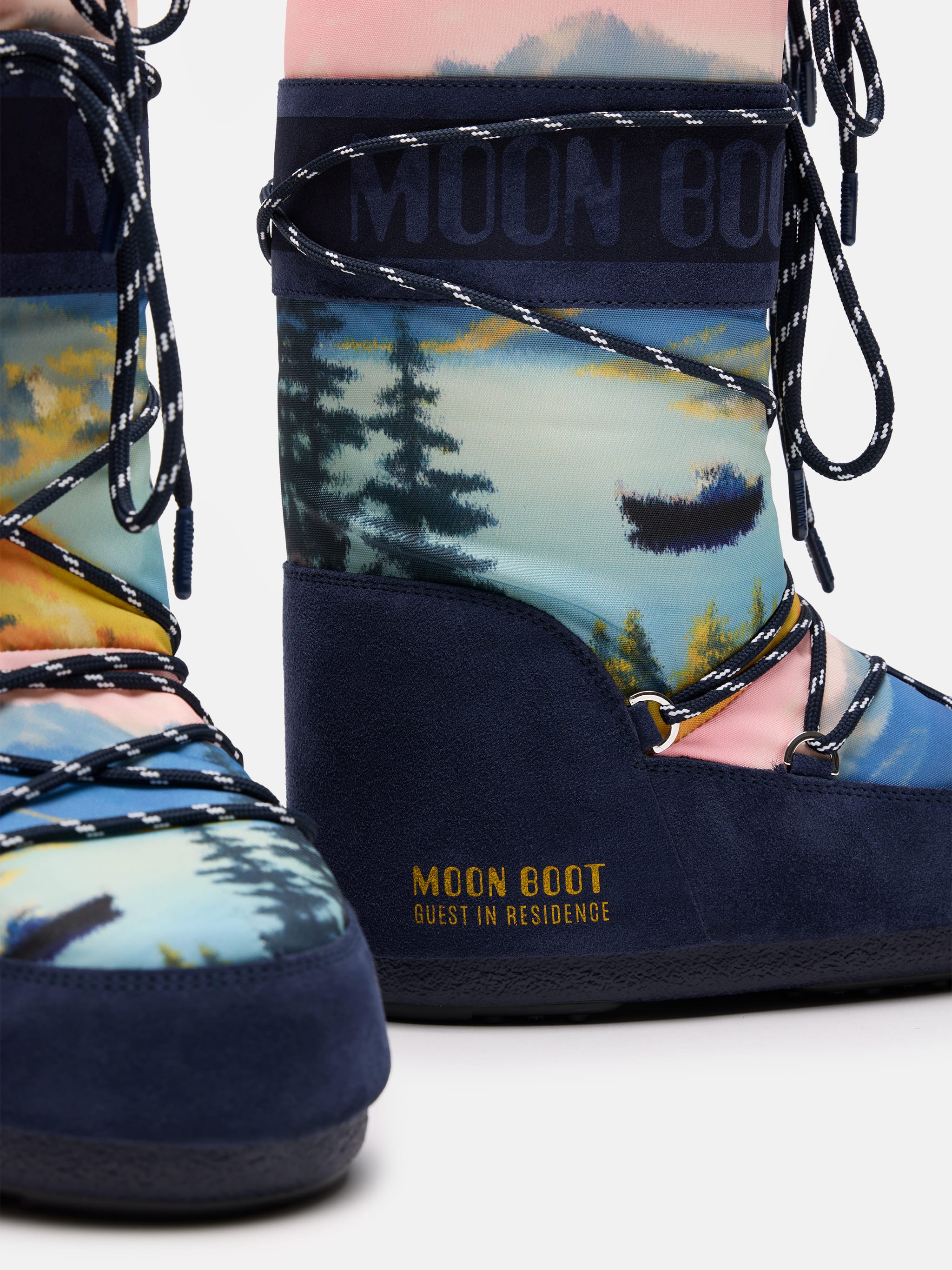 MOON BOOT X GUEST IN RESIDENCE ICON POSTCARD BOOTS DE MEDIANOCHE
