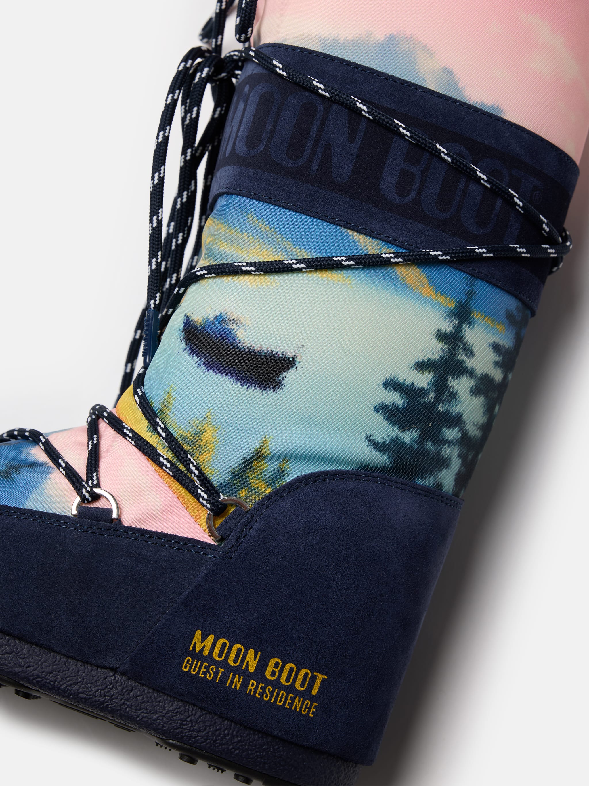 MOON BOOT X GUEST IN RESIDENCE ICON POSTCARD BOOTS DE MEDIANOCHE