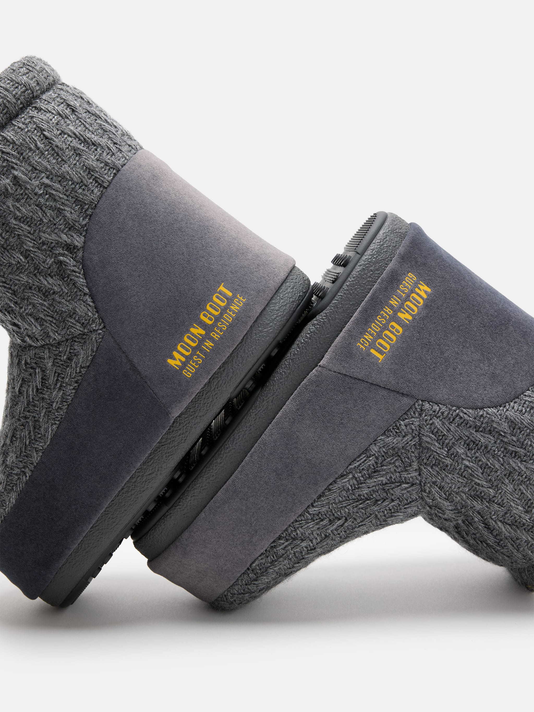 BOTAS DE LANA SIN CORDONES GREY ICONO MOON BOOT X GUEST IN RESIDENCE