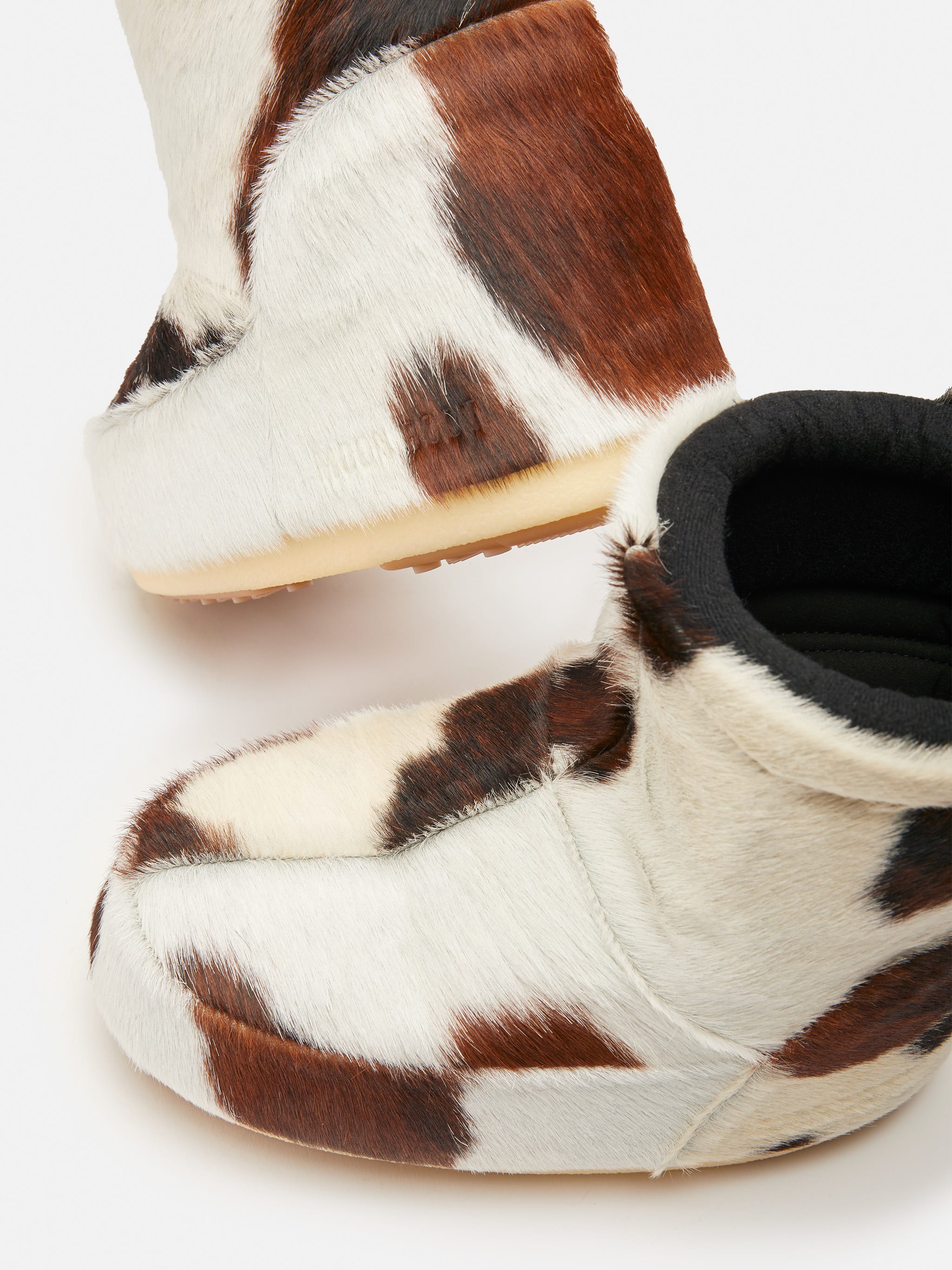 BOTAS CON ESTAMPADO DE VACA ICON LOW SIN CORDONES