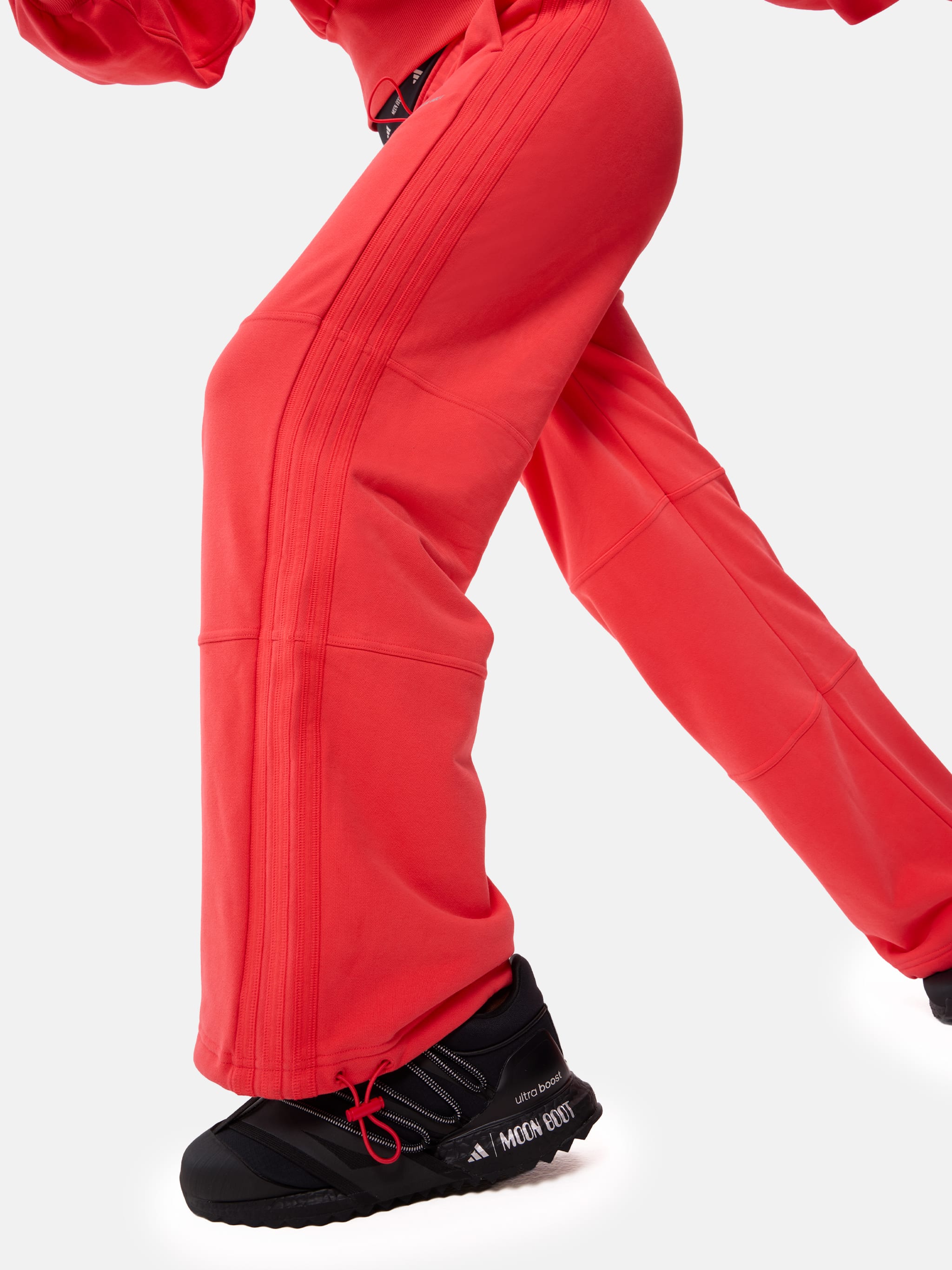 PANTALONES DE CHANDALLER ADIDAS X MOON BOOT ROJO