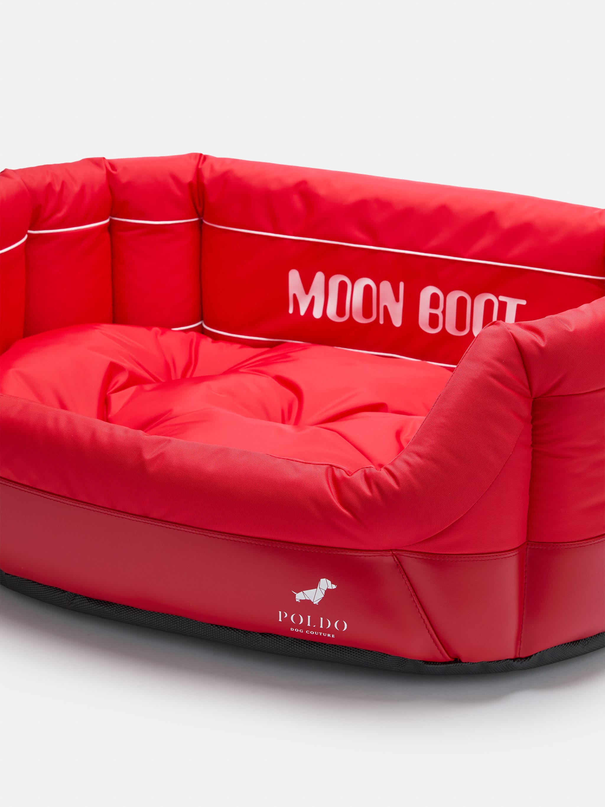 CAMA PARA PERRO MOON BOOT X POLDO DOG COUTURE ROJA CON FORRO